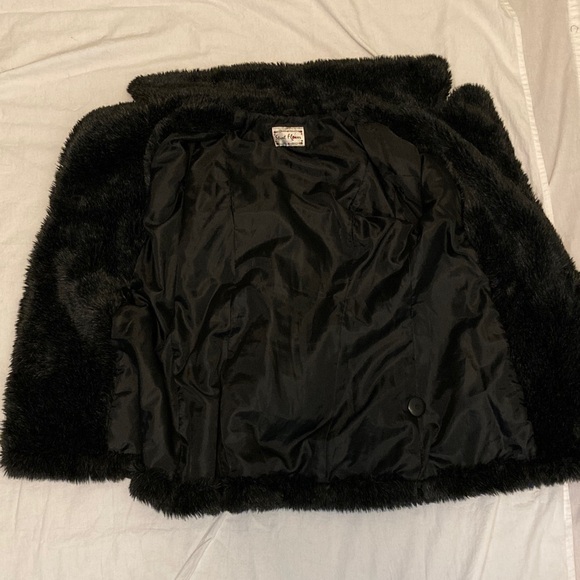 Elegant Black Teddy Jacket - Picture 6 of 10